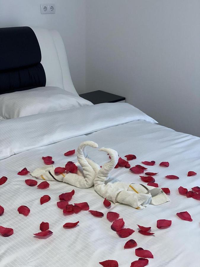 Motel Aladin Cazin Buitenkant foto