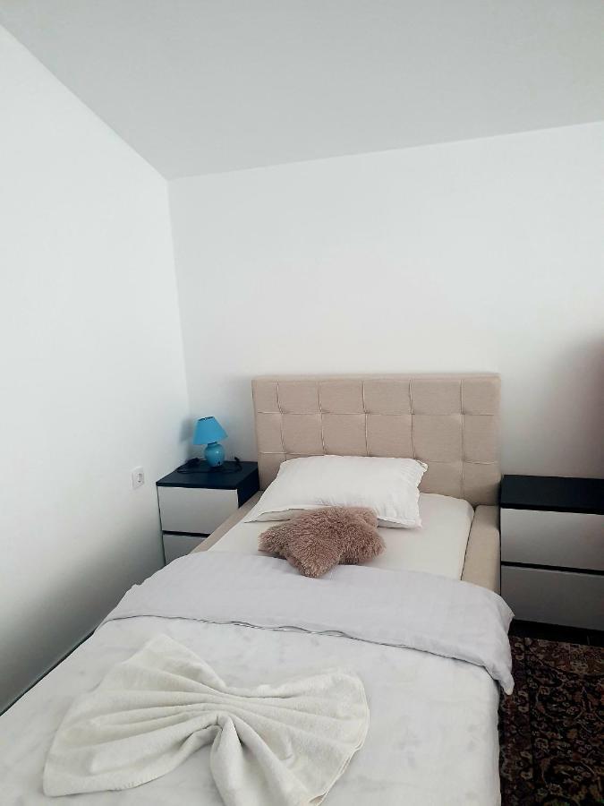 Motel Aladin Cazin Buitenkant foto