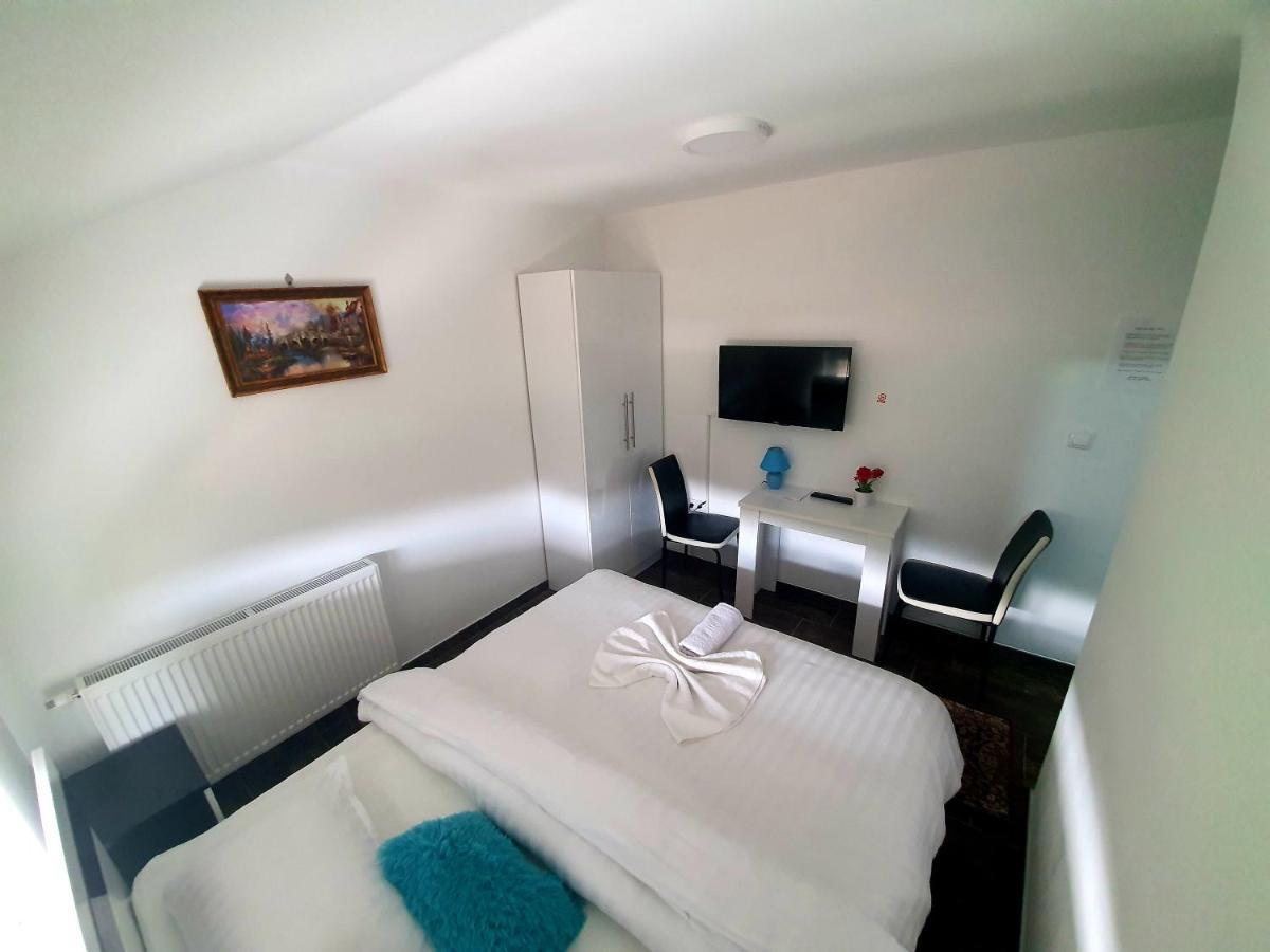 Motel Aladin Cazin Buitenkant foto