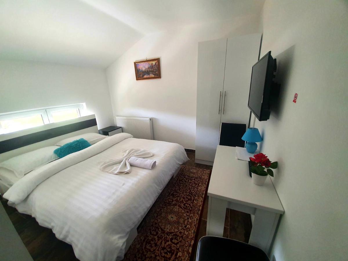 Motel Aladin Cazin Buitenkant foto