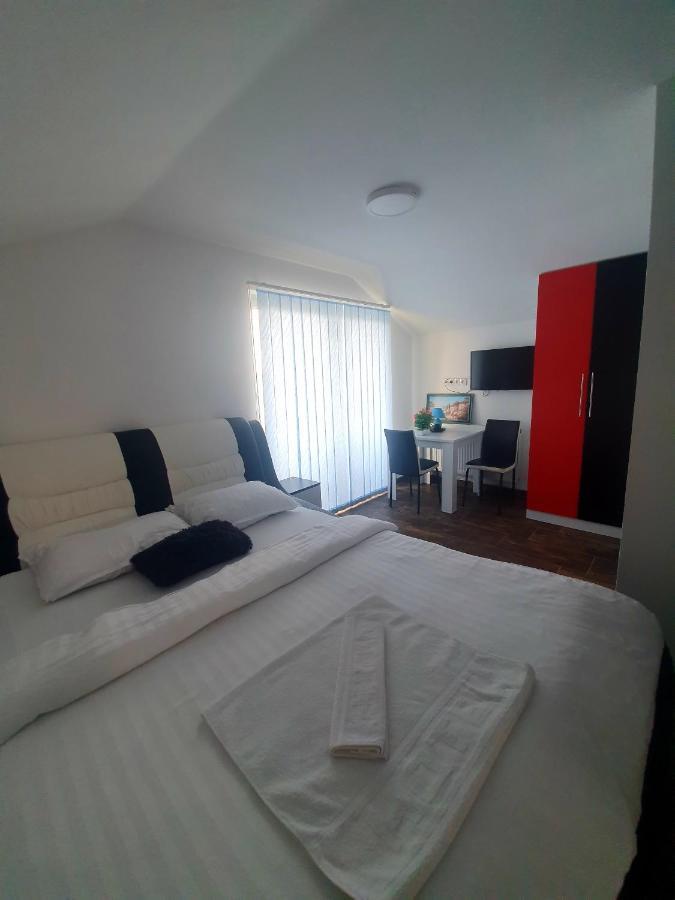 Motel Aladin Cazin Buitenkant foto