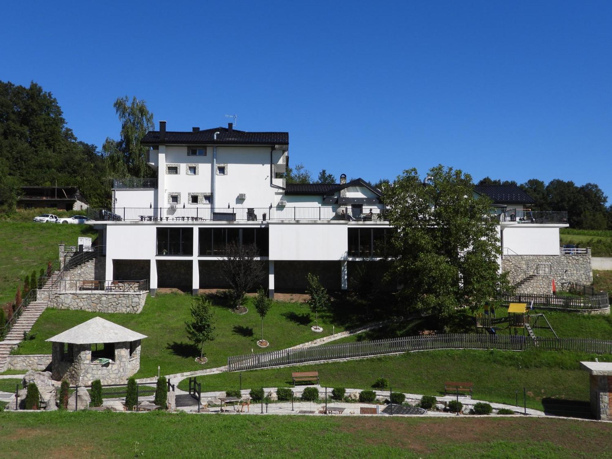 Motel Aladin Cazin Buitenkant foto